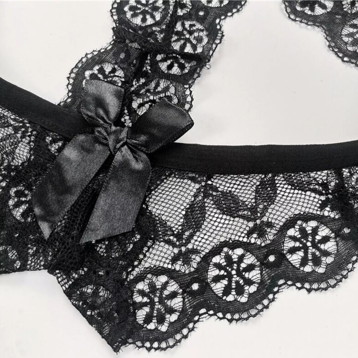 Lenjerie cu vibratii 2 in 1 LovePlay™ OurSecret, cu vibrator incorporat, 10 tipuri diferite de vibratie, control de la distanta prin telecomanda, din dantela, negru, talie 72-82cm, solduri 86-90cm