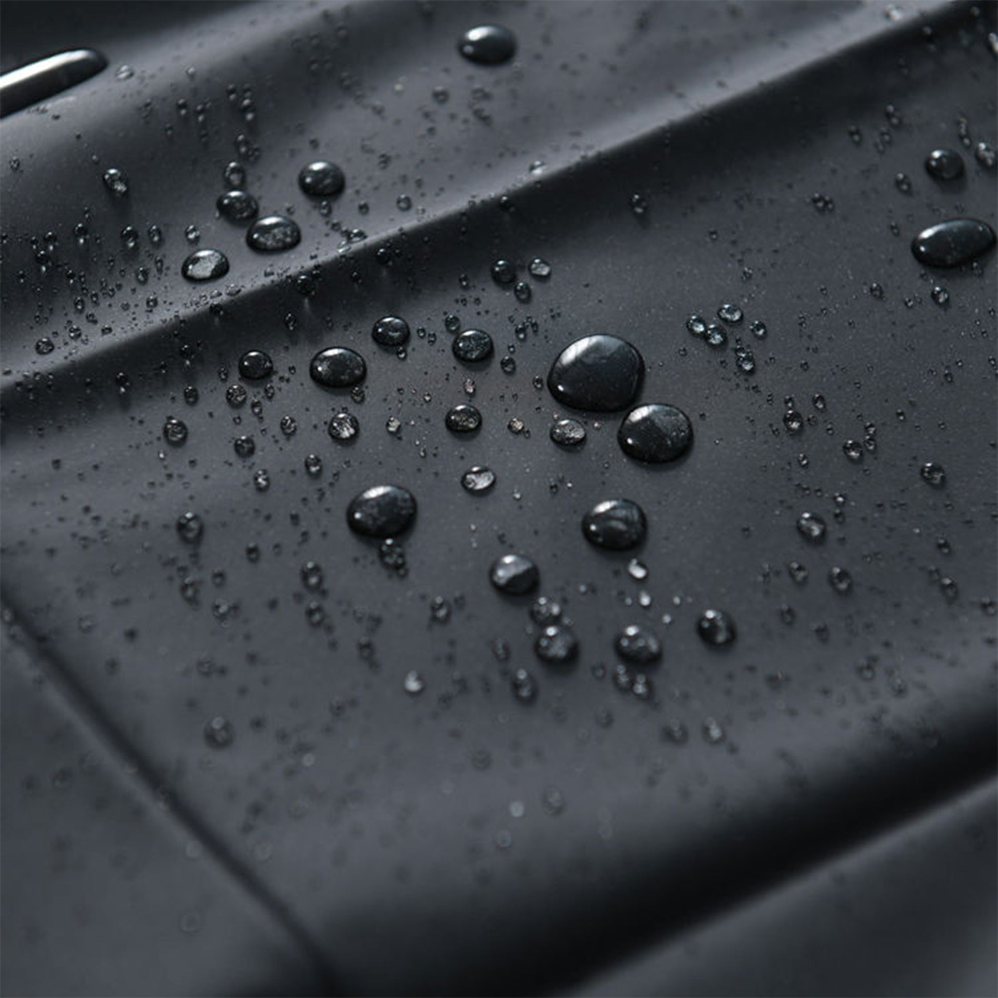 Cearsaf impermeabil LovePlay™ SquirtProof, din silicon ingrosat, rezistent la apa, ulei, menstruatie si ceara topita, 2.2 x 2 m, negru, potrivit pentru paturi de 1.8 x 2 m - LovePlay