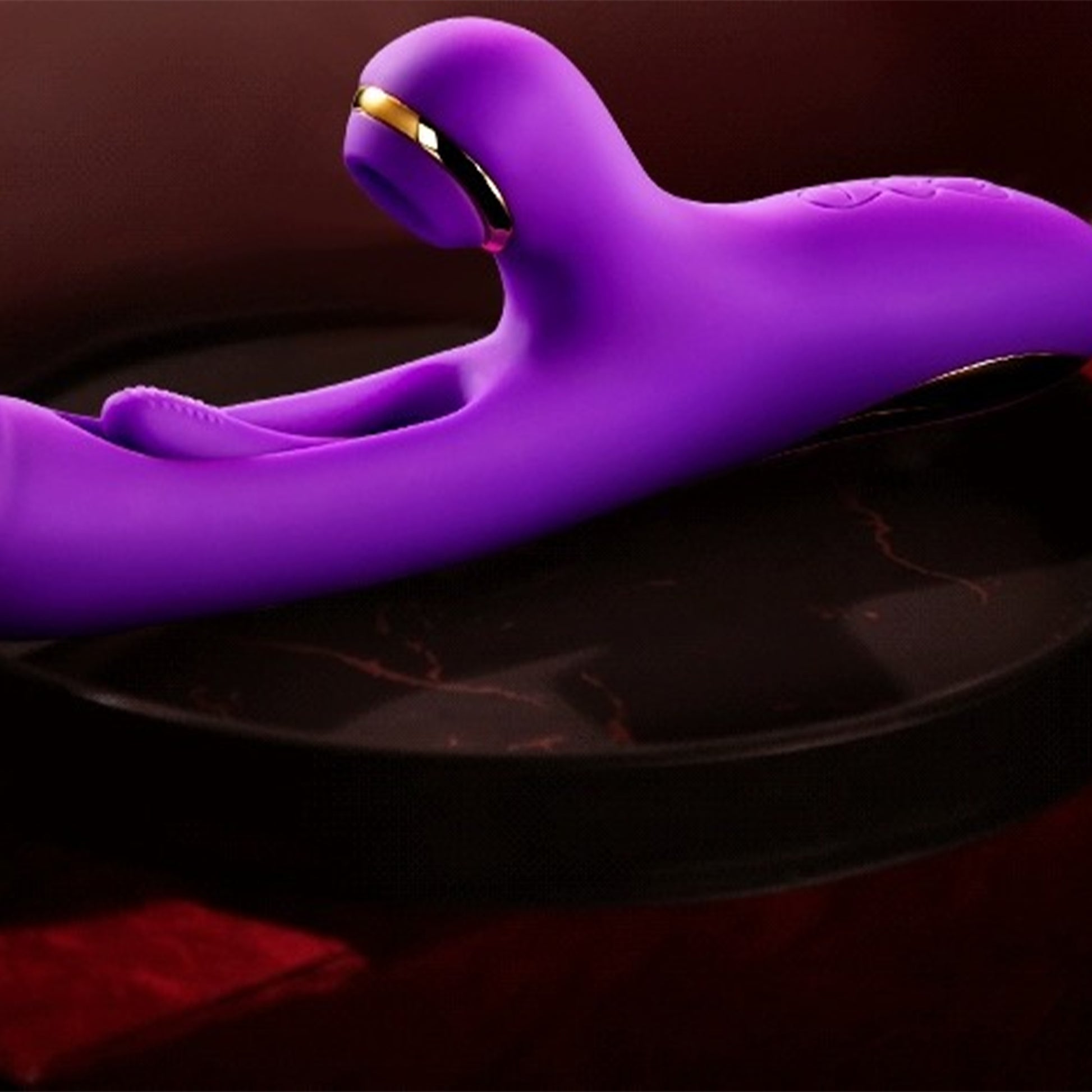 Vibrator 3in1 LovePlay™ Euphoria cu 7 tipuri diferite de vibratie, 7 moduri diferite de suctie si tapping, incarcare magnetica USB, rezistent la apa, din silicon, silentios, mov, 25x4,2 cm - LovePlay
